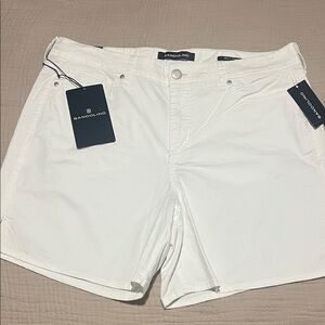Bandolino Men's Cream Flat Front Shorts